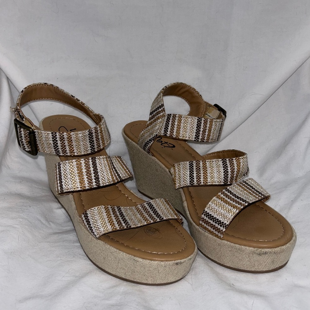 Women’s Thick Strap Wedges | Size 7.5